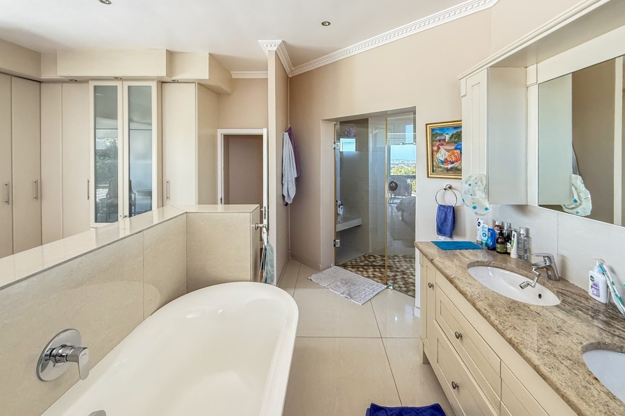 5 Bedroom Property for Sale in Plattekloof Western Cape